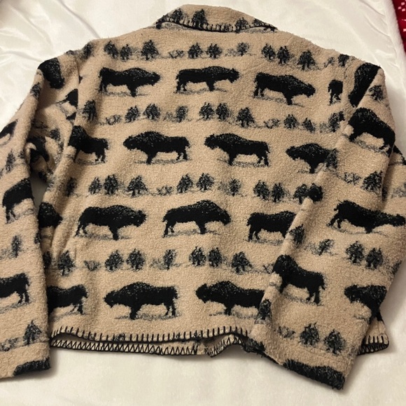 Bison Print Button-down Collared Barn Jacket in Tan/Black - Picture 3 of 4